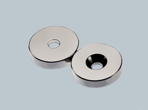 M�gnesek s�llyesztett furattal